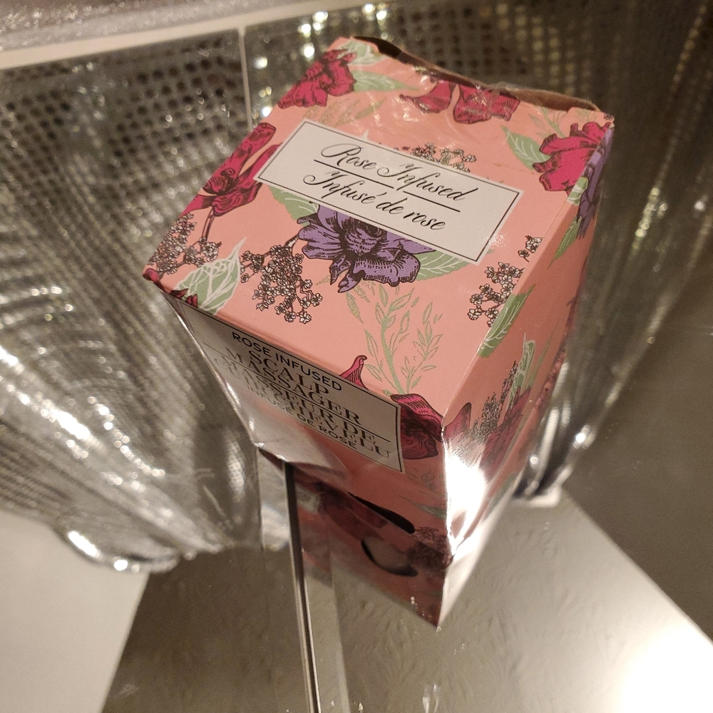 New Rose Infused Scalp Massager - Picture 1 of 5